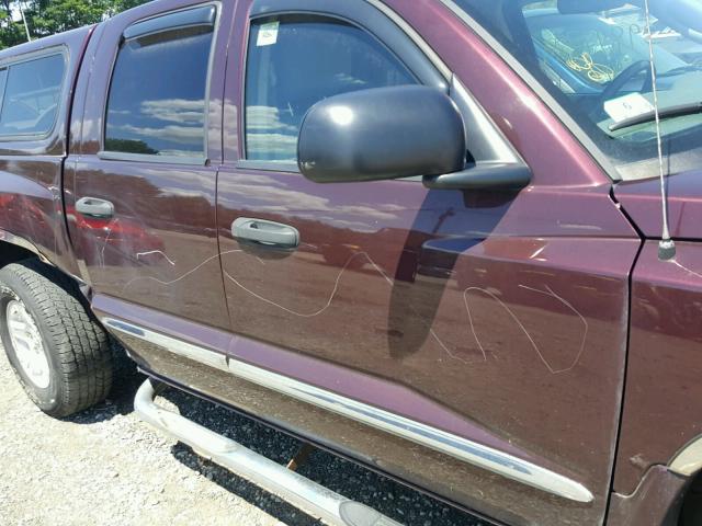 1D7HW48N15S201402 - 2005 DODGE DAKOTA QUA MAROON photo 9