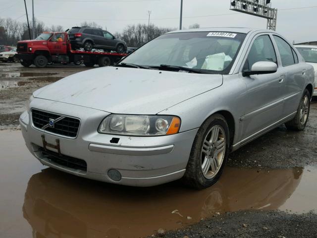 YV1RS592X52479066 - 2005 VOLVO S60 2.5T SILVER photo 2