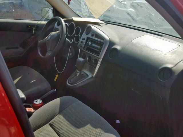 2T1KR32E15C499493 - 2005 TOYOTA MATRIX RED photo 5