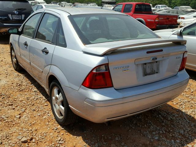 1FAFP34N75W316891 - 2005 FORD FOCUS ZX4 GRAY photo 3