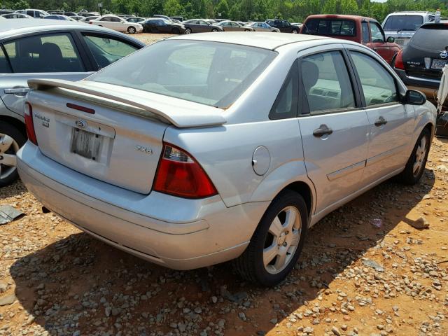 1FAFP34N75W316891 - 2005 FORD FOCUS ZX4 GRAY photo 4