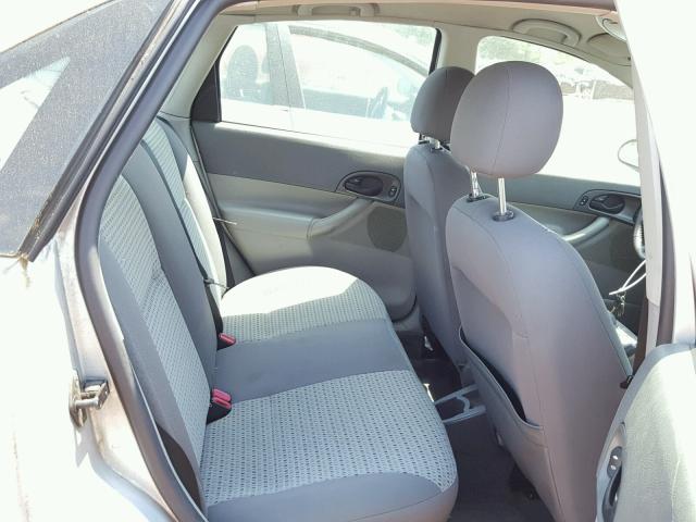 1FAFP34N75W316891 - 2005 FORD FOCUS ZX4 GRAY photo 6
