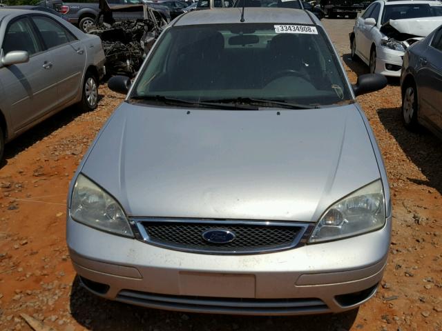1FAFP34N75W316891 - 2005 FORD FOCUS ZX4 GRAY photo 9