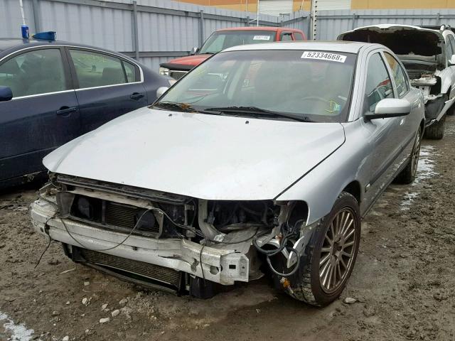 YV1RS61T342393476 - 2004 VOLVO S60 SILVER photo 2