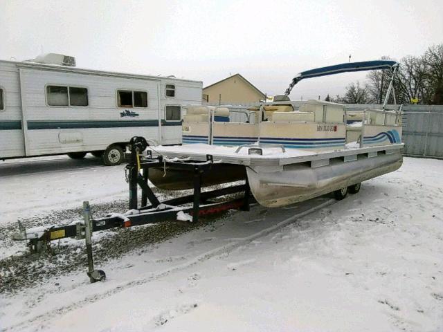 KE103076E797 - 1997 BOAT MISTY HARB GRAY photo 2