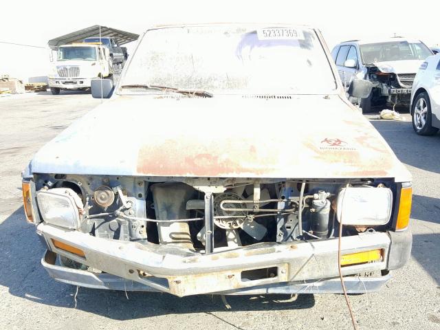 JT4RN55D4E5016522 - 1984 TOYOTA PICKUP 1/2 BLUE photo 9