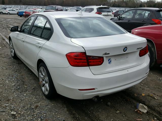 WBA3C3C51DF981629 - 2013 BMW 320 I WHITE photo 3