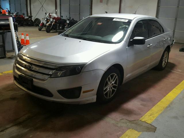 3FAHP0GA4CR249229 - 2012 FORD FUSION S SILVER photo 2