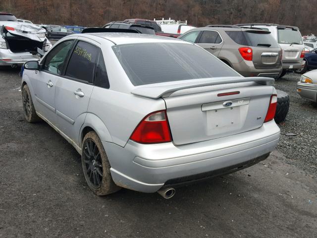 1FAFP38Z45W147961 - 2005 FORD FOCUS ZX4 SILVER photo 3