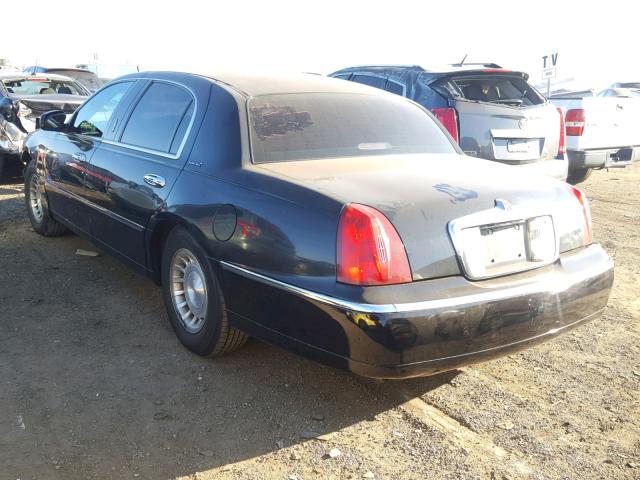 1LNHM84W12Y670094 - 2002 LINCOLN TOWN CAR E BLACK photo 3