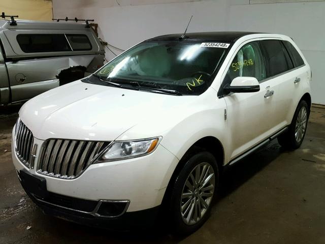 2LMDJ8JK8DBL15386 - 2013 LINCOLN MKX WHITE photo 2