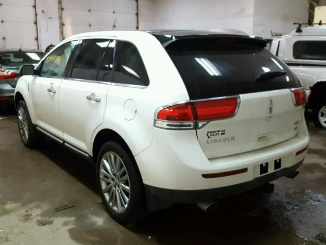 2LMDJ8JK8DBL15386 - 2013 LINCOLN MKX WHITE photo 3