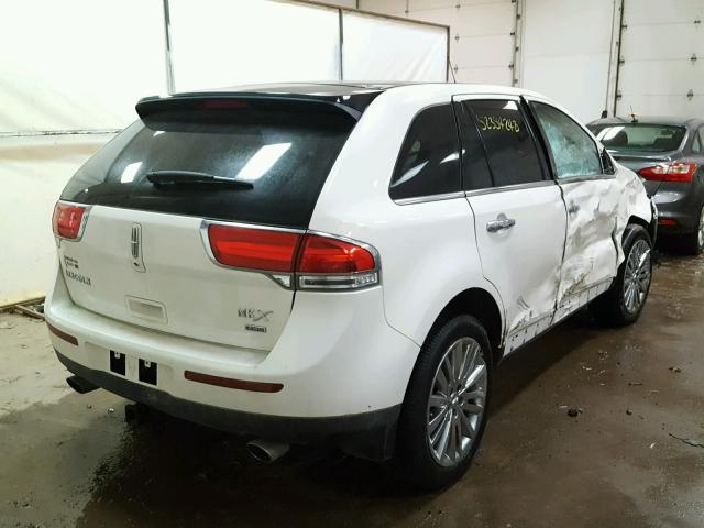 2LMDJ8JK8DBL15386 - 2013 LINCOLN MKX WHITE photo 4