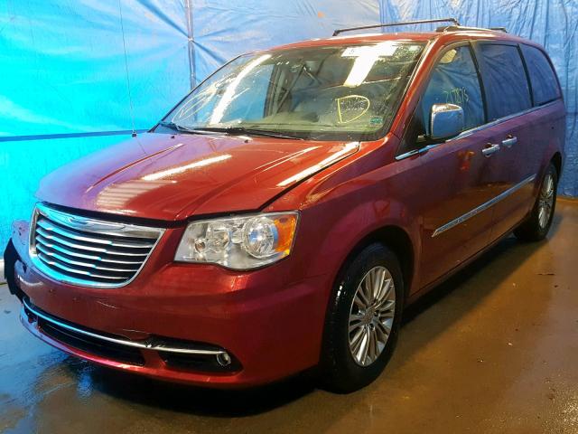 2C4RC1CG1DR623121 - 2013 CHRYSLER TOWN & COU RED photo 2