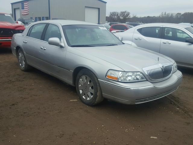 1LNHM83W43Y611673 - 2003 LINCOLN TOWN CAR C SILVER photo 1