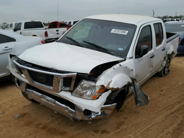 1N6AD0ER6AC412758 - 2010 NISSAN FRONTIER C WHITE photo 2