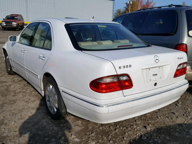 WDBJF82J91X061295 - 2001 MERCEDES-BENZ E 320 4MAT WHITE photo 3