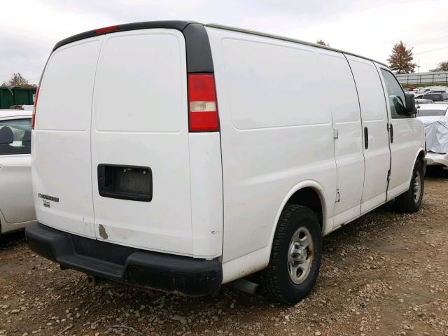 1GCFG15X481168814 - 2008 CHEVROLET EXPRESS G1 WHITE photo 4