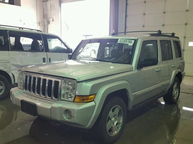 1J4RG4GK4AC137132 - 2010 JEEP COMMANDER SILVER photo 2