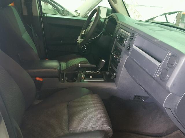 1J4RG4GK4AC137132 - 2010 JEEP COMMANDER SILVER photo 5