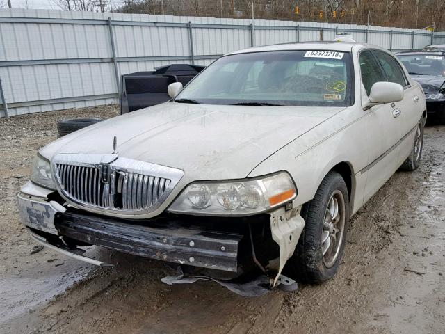 1LNHM83W54Y632632 - 2004 LINCOLN TOWN CAR U CREAM photo 2