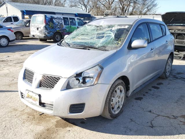 5Y2SP6E09AZ401298 - 2010 PONTIAC VIBE SILVER photo 2