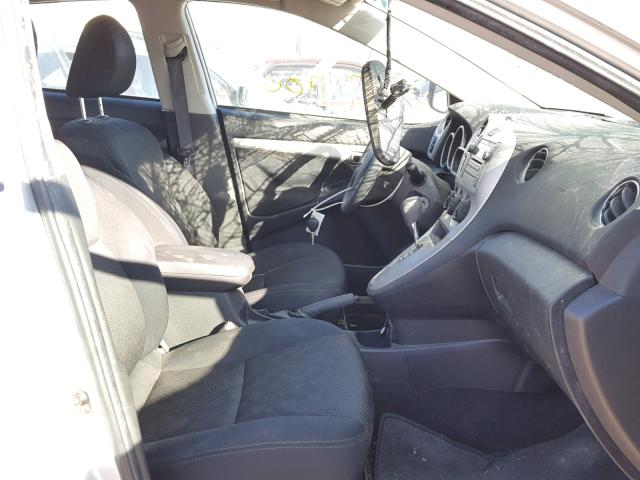 5Y2SP6E09AZ401298 - 2010 PONTIAC VIBE SILVER photo 5