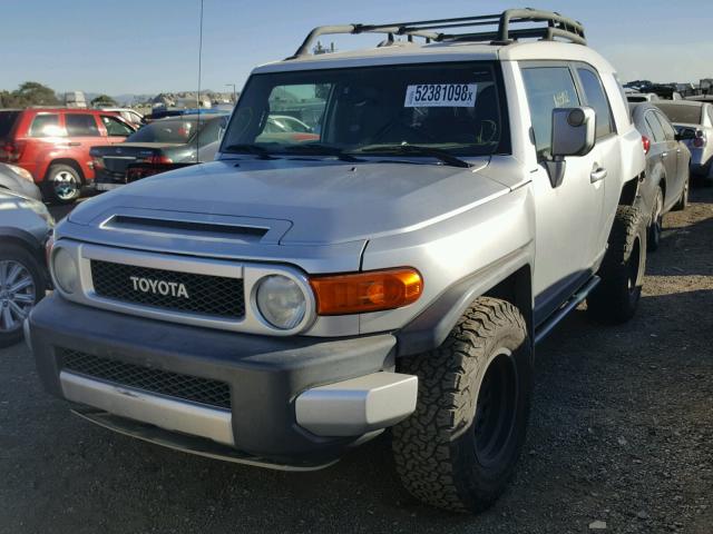 JTEBU11F870050205 - 2007 TOYOTA FJ CRUISER SILVER photo 2