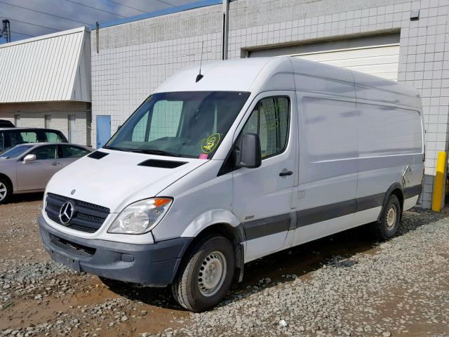 WD3PE8CBXB5599159 - 2011 MERCEDES-BENZ SPRINTER 2 WHITE photo 2