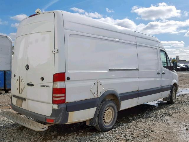 WD3PE8CBXB5599159 - 2011 MERCEDES-BENZ SPRINTER 2 WHITE photo 4