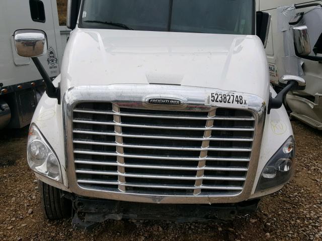 3AKJGLDR7HSHF7008 - 2017 FREIGHTLINER CASCADIA 1 WHITE photo 7