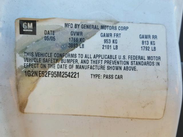 1G2NE52F95M254221 - 2005 PONTIAC GRAND AM S WHITE photo 10