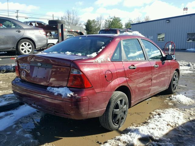 1FAFP34N57W108303 - 2007 FORD FOCUS ZX4 RED photo 4