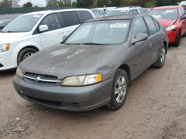 1N4DL01DXWC206322 - 1998 NISSAN ALTIMA XE BROWN photo 2