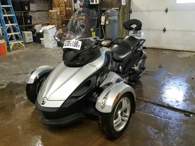 2BXJAWA118V003512 - 2008 CAN-AM SPYDER ROA SILVER photo 2