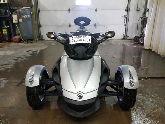 2BXJAWA118V003512 - 2008 CAN-AM SPYDER ROA SILVER photo 9