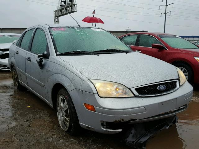 1FAFP34NX7W133889 - 2007 FORD FOCUS ZX4 SILVER photo 1