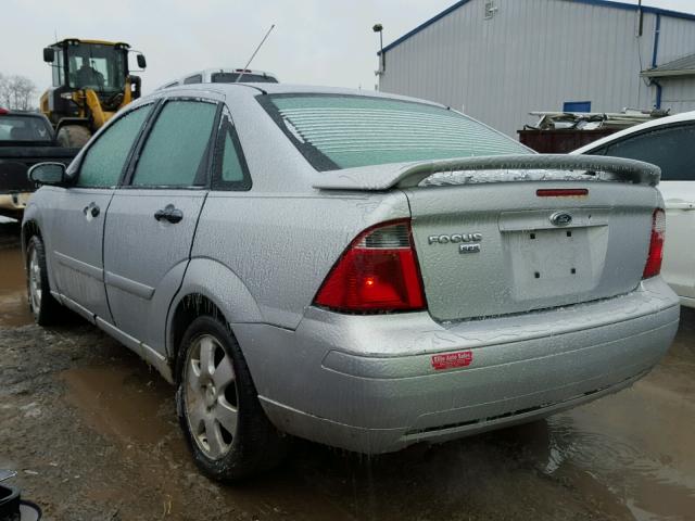 1FAFP34NX7W133889 - 2007 FORD FOCUS ZX4 SILVER photo 3