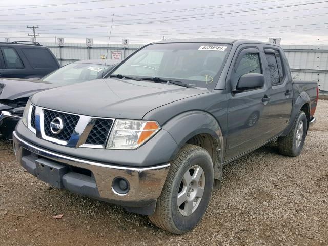 1N6AD07W15C458460 - 2005 NISSAN FRONTIER C GRAY photo 2