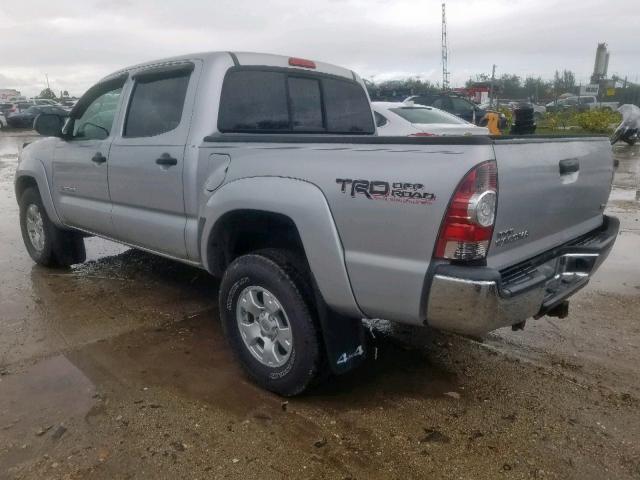 5TFLU4EN5DX058356 - 2013 TOYOTA TACOMA DOU Gümüş foto 3