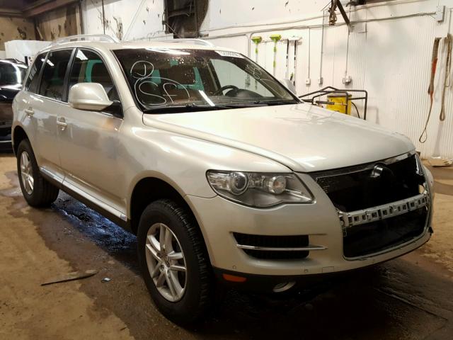 WVGBE77LX8D064307 - 2008 VOLKSWAGEN TOUAREG 2 SILVER photo 1