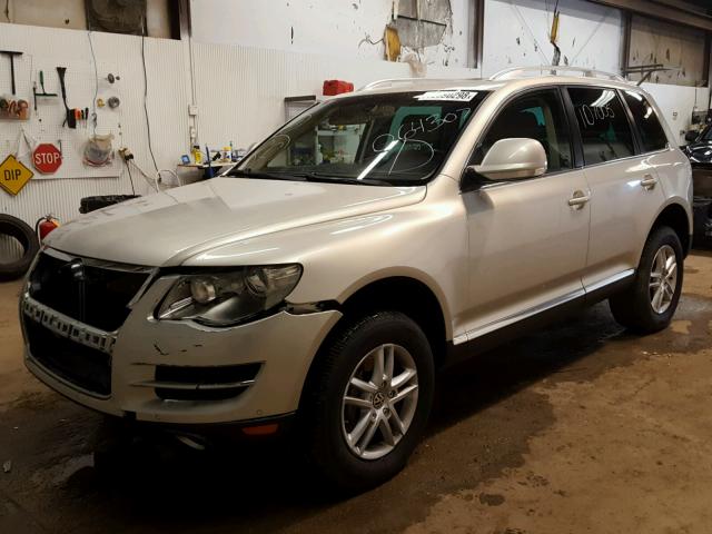 WVGBE77LX8D064307 - 2008 VOLKSWAGEN TOUAREG 2 SILVER photo 2