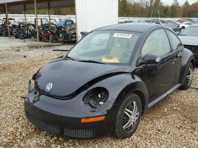 3VWPW3AG8AM021071 - 2010 VOLKSWAGEN NEW BEETLE BLACK photo 2