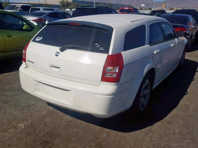 2D4FV47T76H453462 - 2006 DODGE MAGNUM SE WHITE photo 4