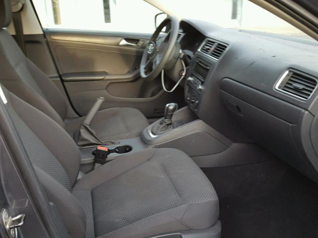 3VW2K7AJ4DM351366 - 2013 VOLKSWAGEN JETTA BASE 灰色 照片 5