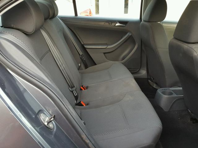 3VW2K7AJ4DM351366 - 2013 VOLKSWAGEN JETTA BASE 灰色 照片 6