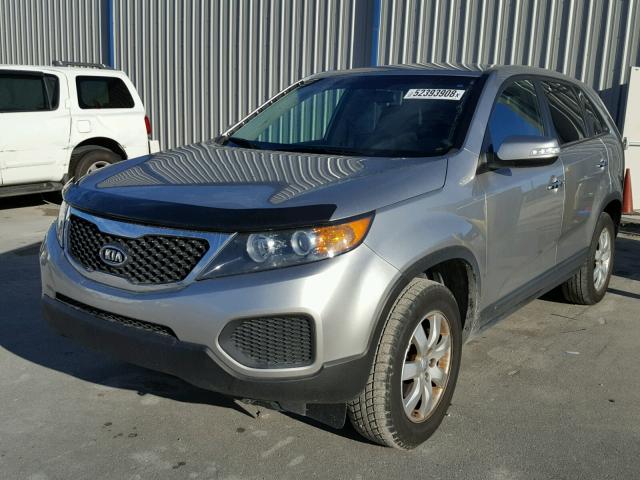 5XYKT3A15CG274981 - 2012 KIA SORENTO BA SILVER photo 2