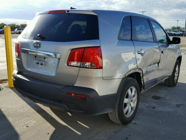 5XYKT3A15CG274981 - 2012 KIA SORENTO BA SILVER photo 4