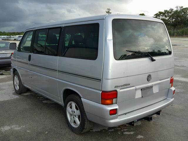 WV2KB470X3H002975 - 2003 VOLKSWAGEN EUROVAN GL SILVER photo 3