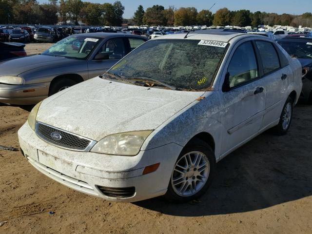 1FAFP34N67W301835 - 2007 FORD FOCUS ZX4 WHITE photo 2